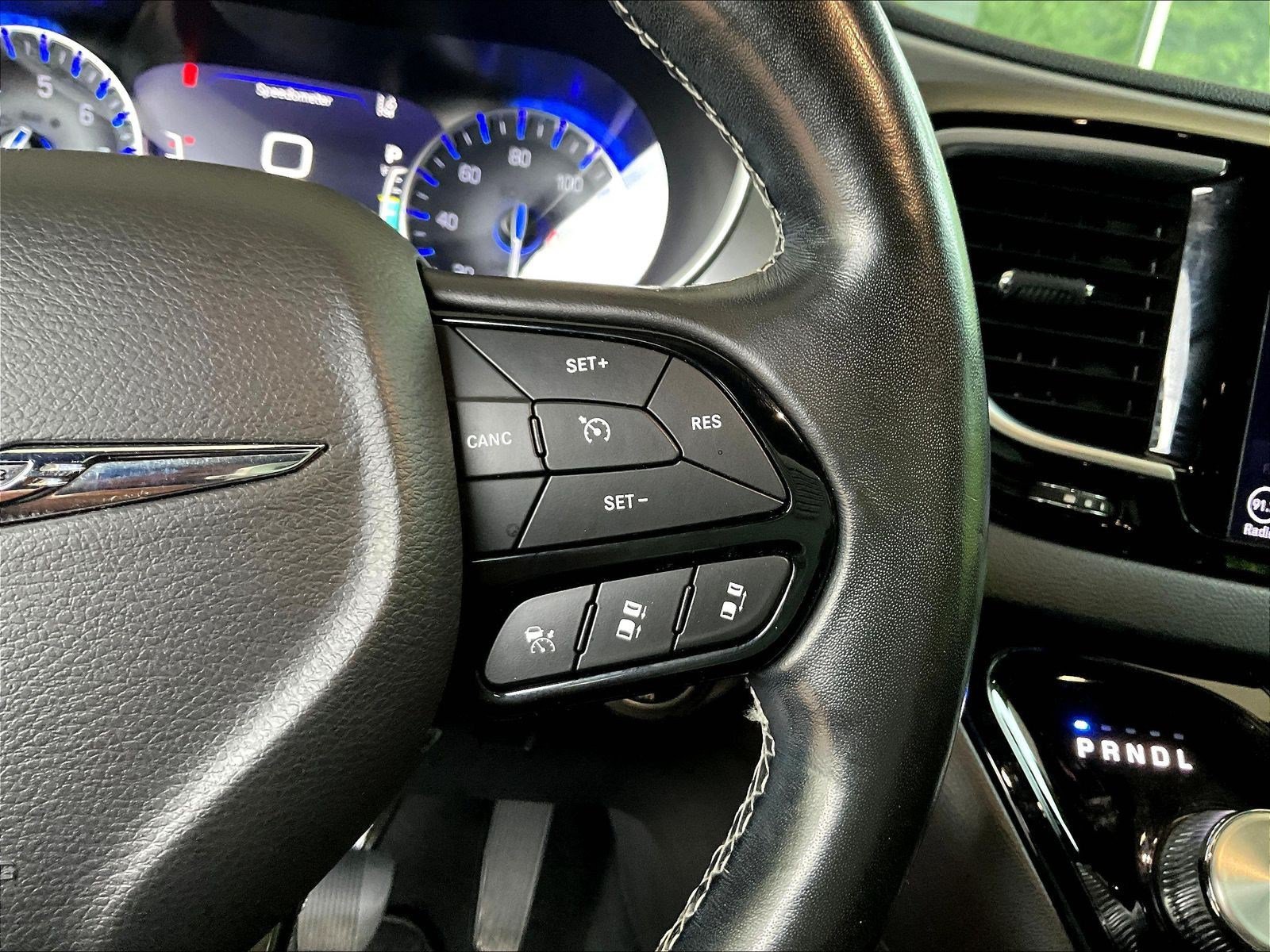 Used 2019 Chrysler Pacifica Touring-L w/ Advanced Safetytec Group FWD image 11