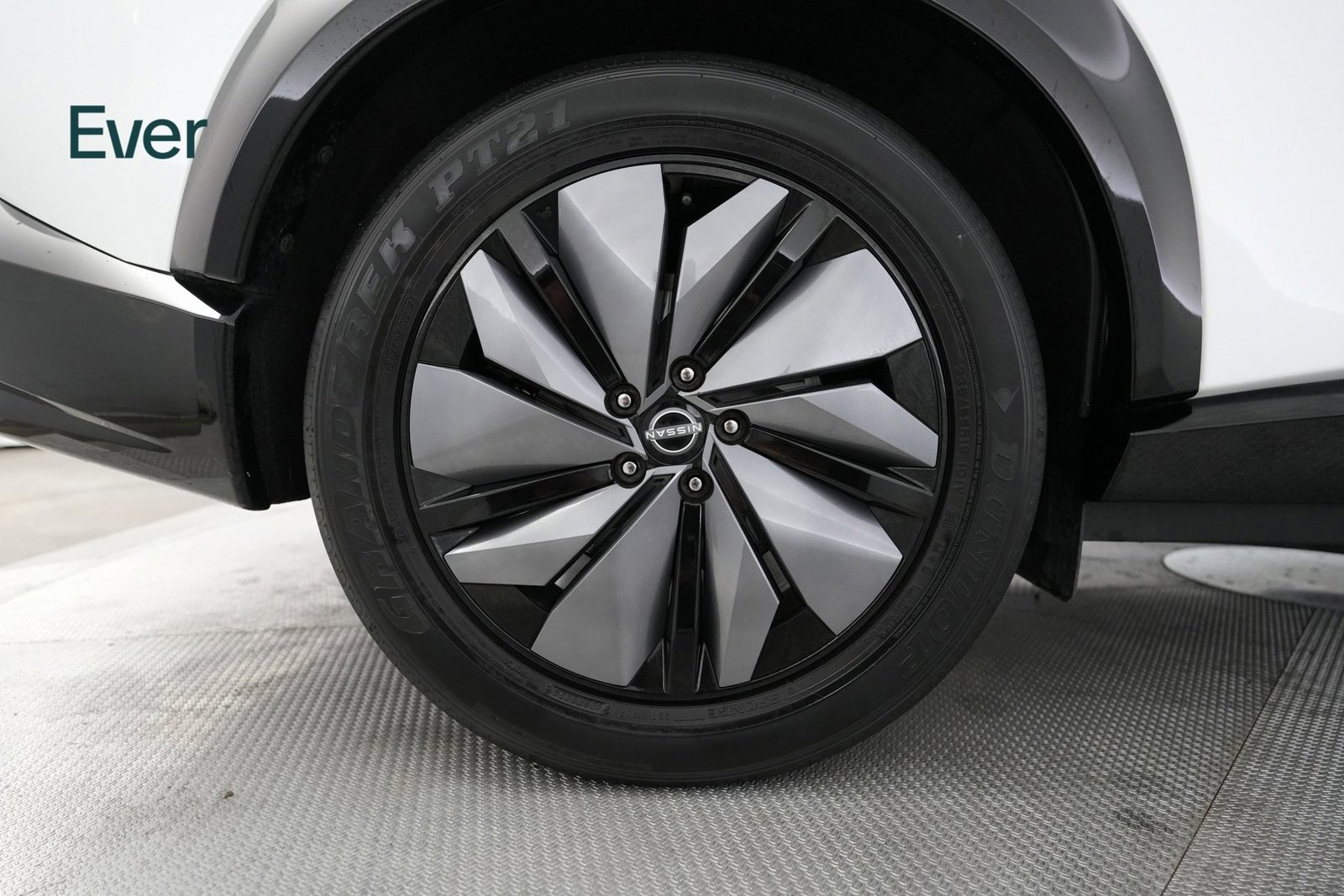 Used 2023 Nissan Ariya AWD image 17