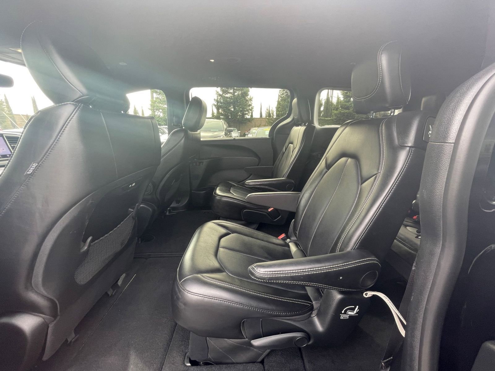 Used 2025 Chrysler Pacifica Select image 22