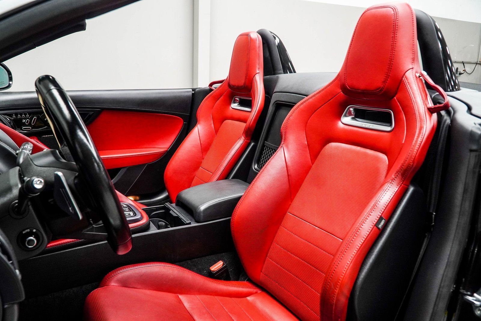 Used 2019 Jaguar F-TYPE Convertible image 37