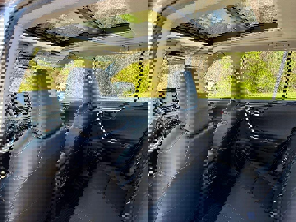 Used 2021 Toyota RAV4 Limited image 28