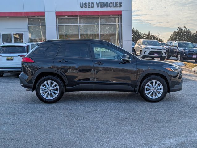 Used 2025 Toyota Corolla Cross LE image 4