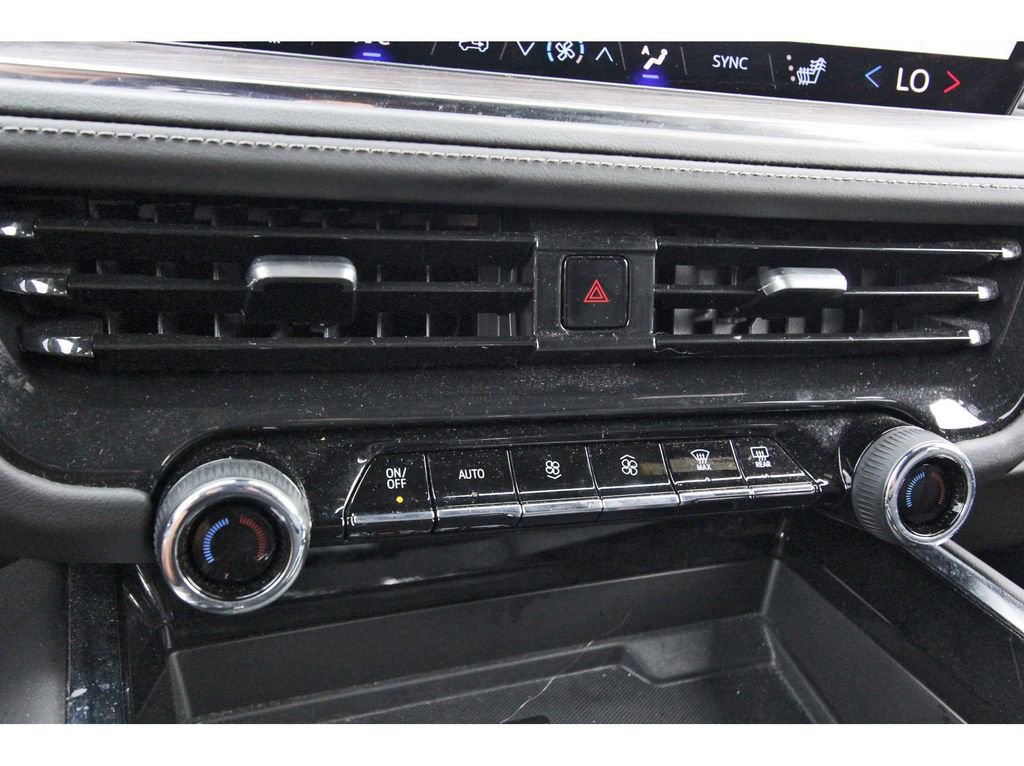 Used 2025 Chevrolet Suburban Z71 AWD/4WD image 25
