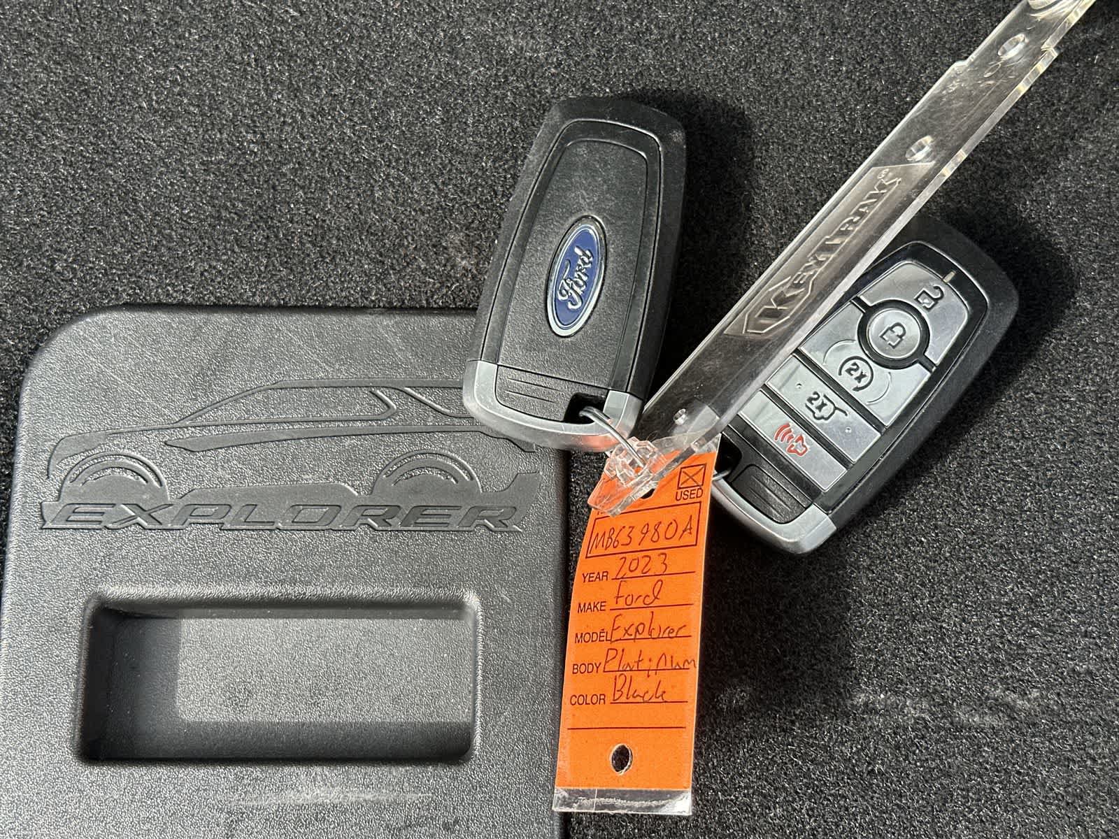 Used 2023 Ford Explorer Platinum w/ Technology Package AWD/4WD image 25