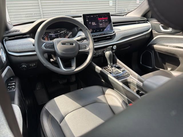 Used 2024 Jeep Compass Latitude image 10