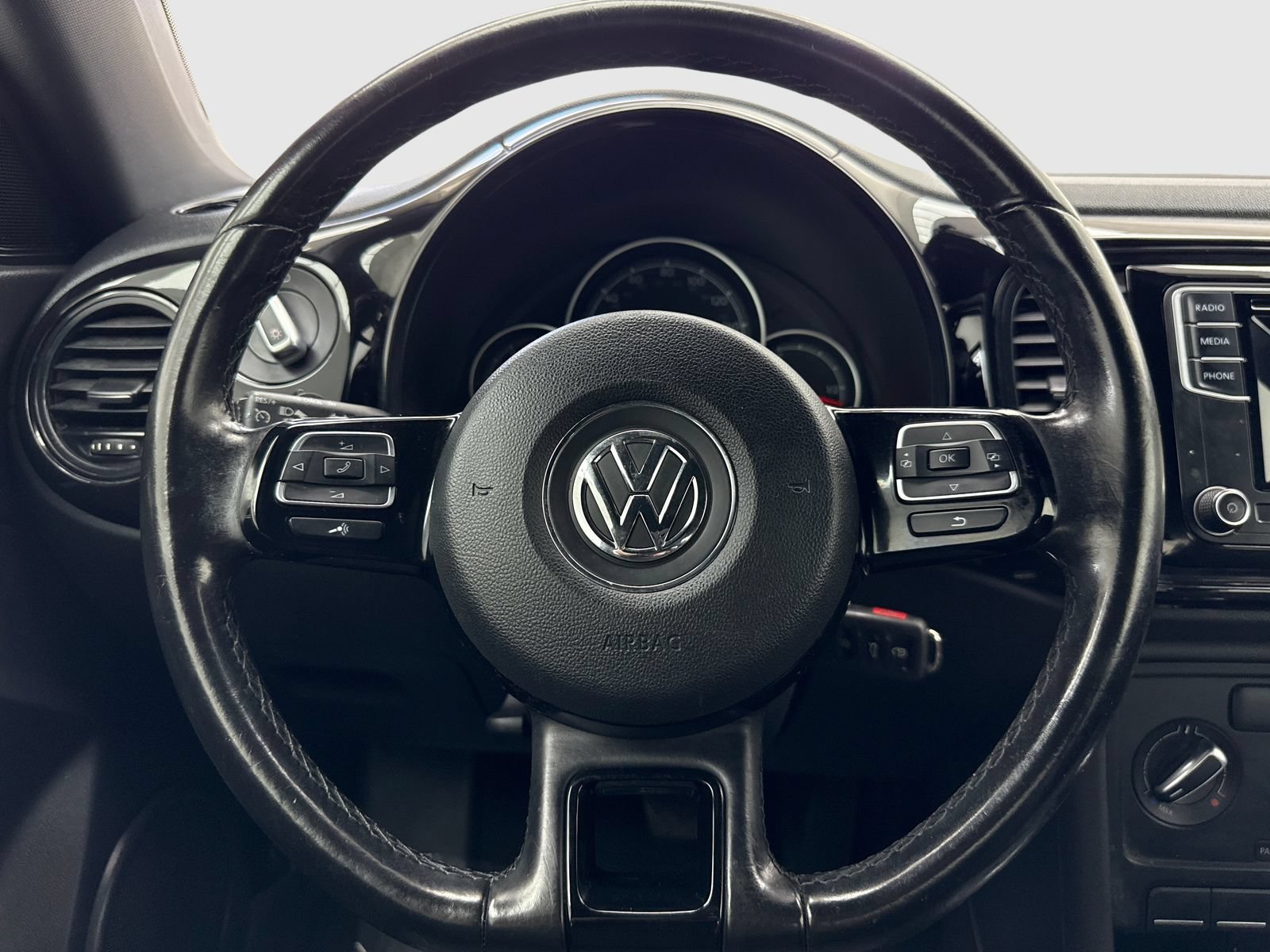 Used 2018 Volkswagen Beetle 2.0T S FWD image 19