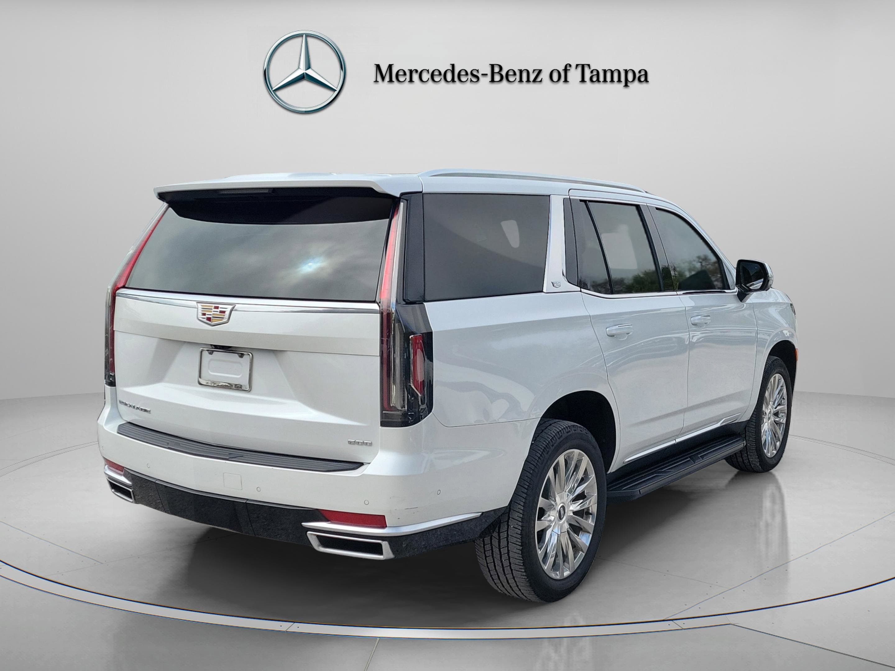 Used 2022 Cadillac Escalade Premium Luxury image 4