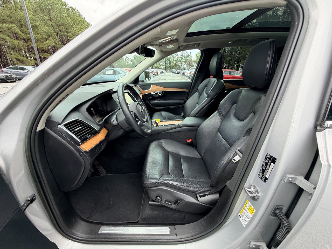 Used 2023 Volvo XC90 B6 Plus w/ Protection Package Premier image 9