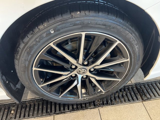 Used 2021 Toyota Camry SE w/ Cold Weather Package image 9