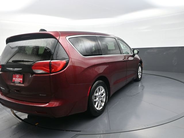 Used 2022 Chrysler Voyager LX FWD image 21