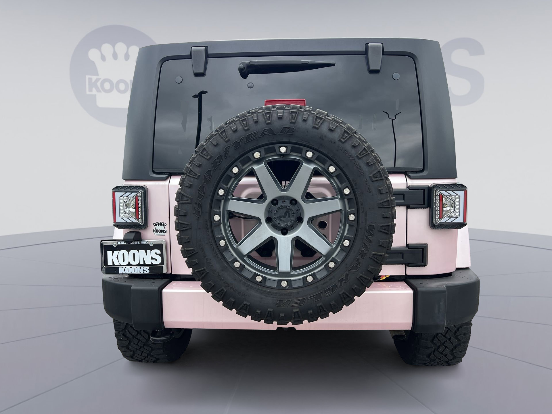 Used 2017 Jeep Wrangler Sahara w/ Connectivity Group AWD/4WD image 5