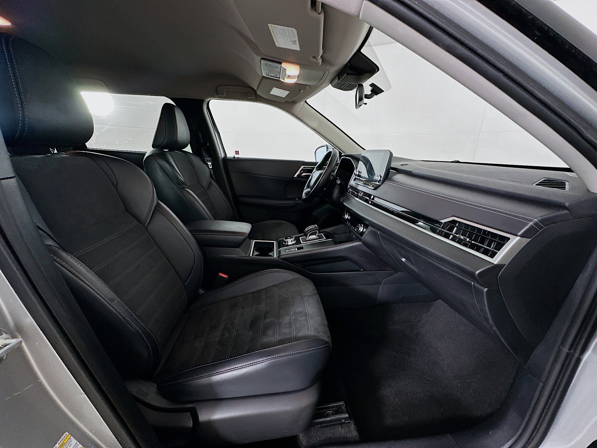 Used 2024 Mitsubishi Outlander SE image 32