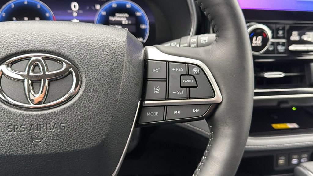 Used 2023 Toyota Highlander Platinum FWD image 27