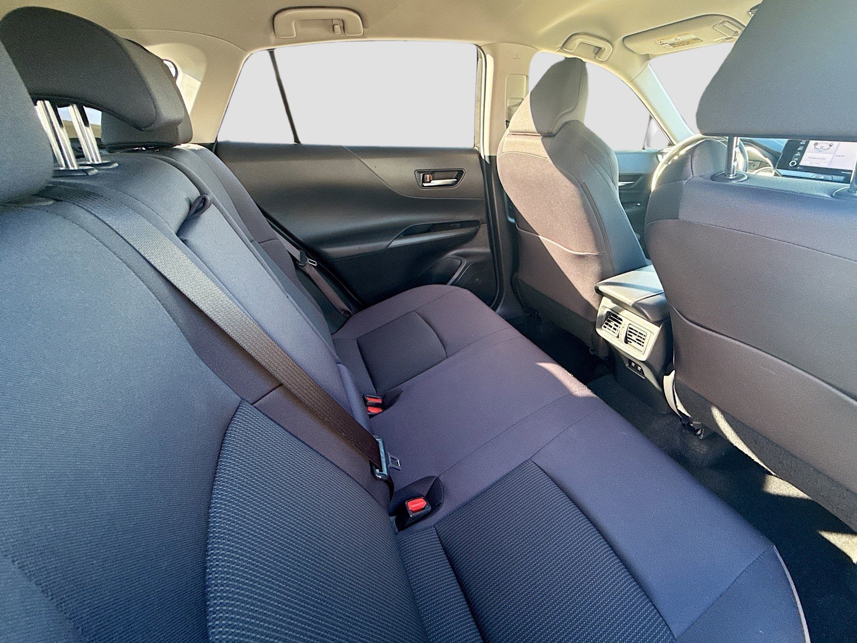 Used 2022 Toyota Venza LE AWD/4WD image 28