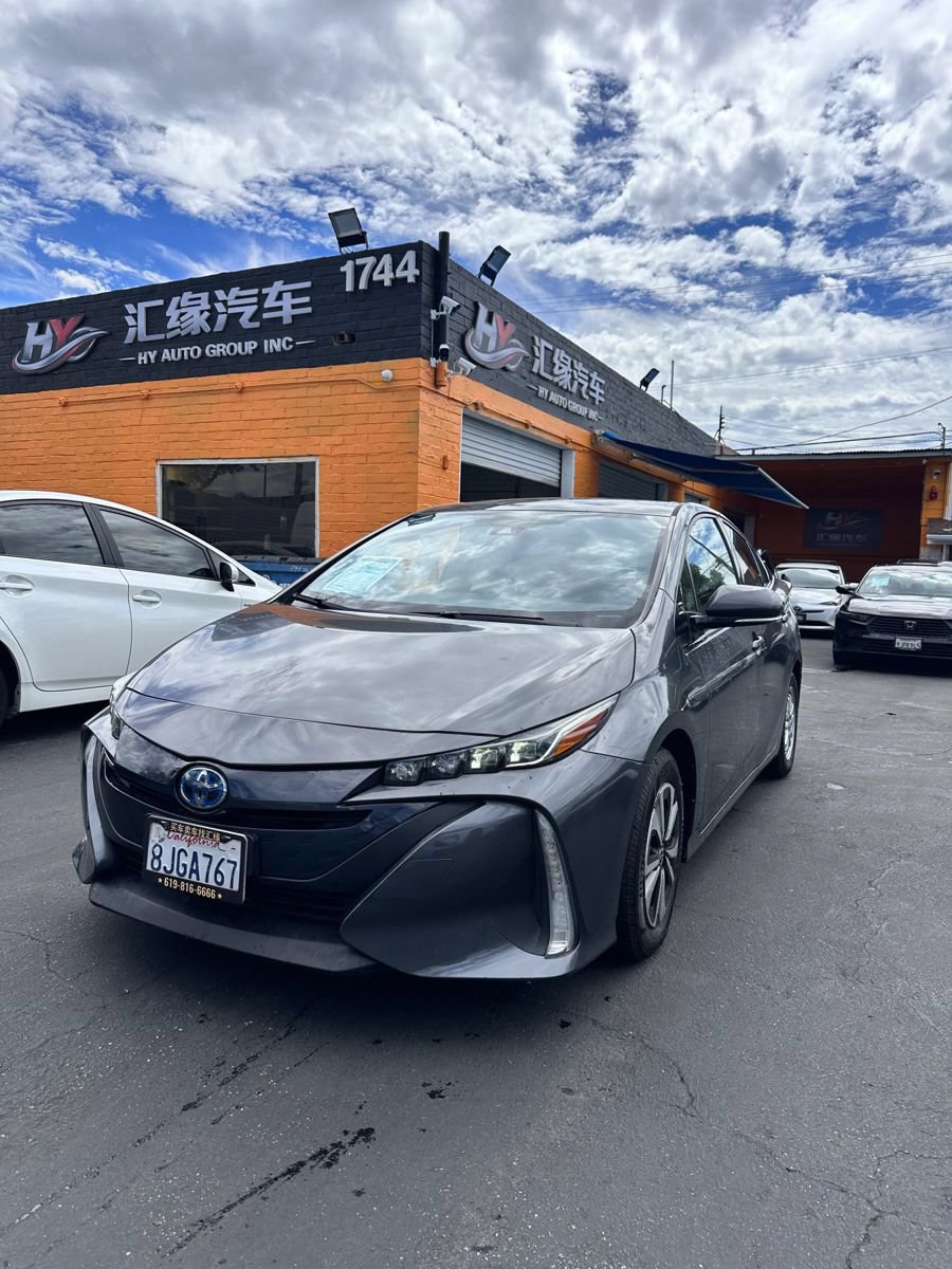Used 2019 Toyota Prius Prime Plus w/ Preferred Accessory Package FWD image 1