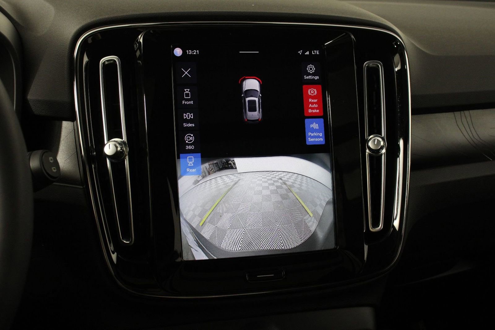 Certified 2023 Volvo XC40 Recharge Ultimate AWD/4WD image 13