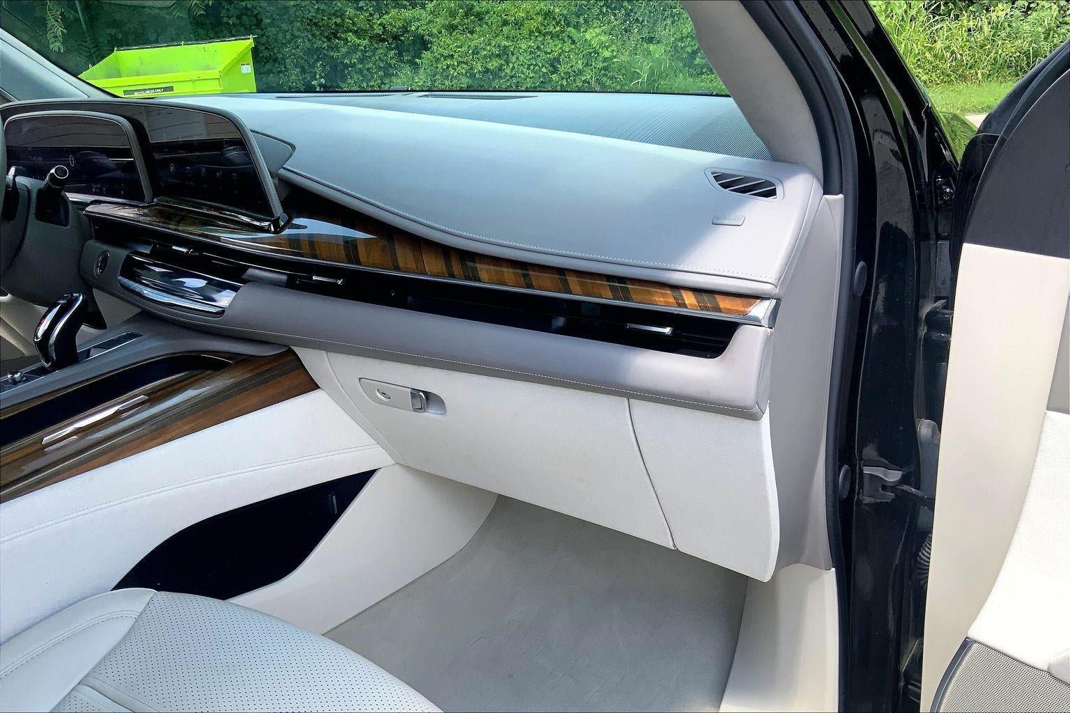 Certified 2024 Cadillac Escalade Sport Platinum w/ LPO, ONYX Package AWD/4WD image 17