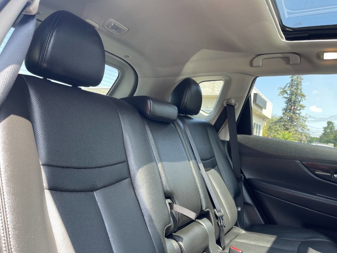 Used 2017 Nissan Rogue SL w/ SL Premium Package image 26