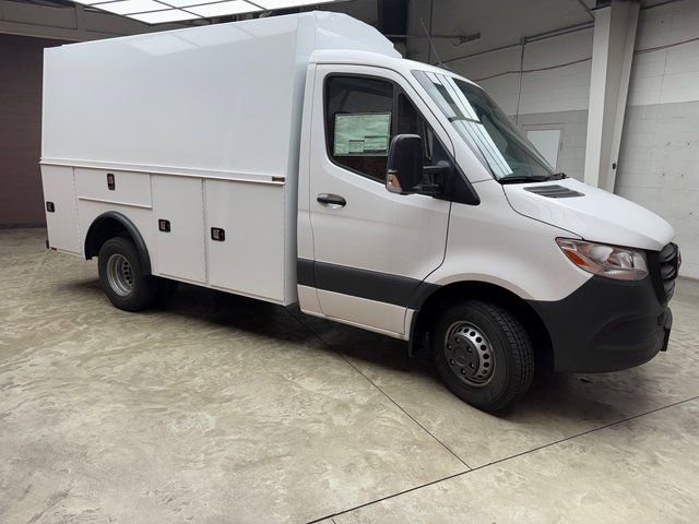 Used 2024 Mercedes-Benz Sprinter 4500 image 10