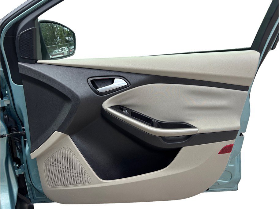 Used 2012 Ford Focus SEL FWD image 32