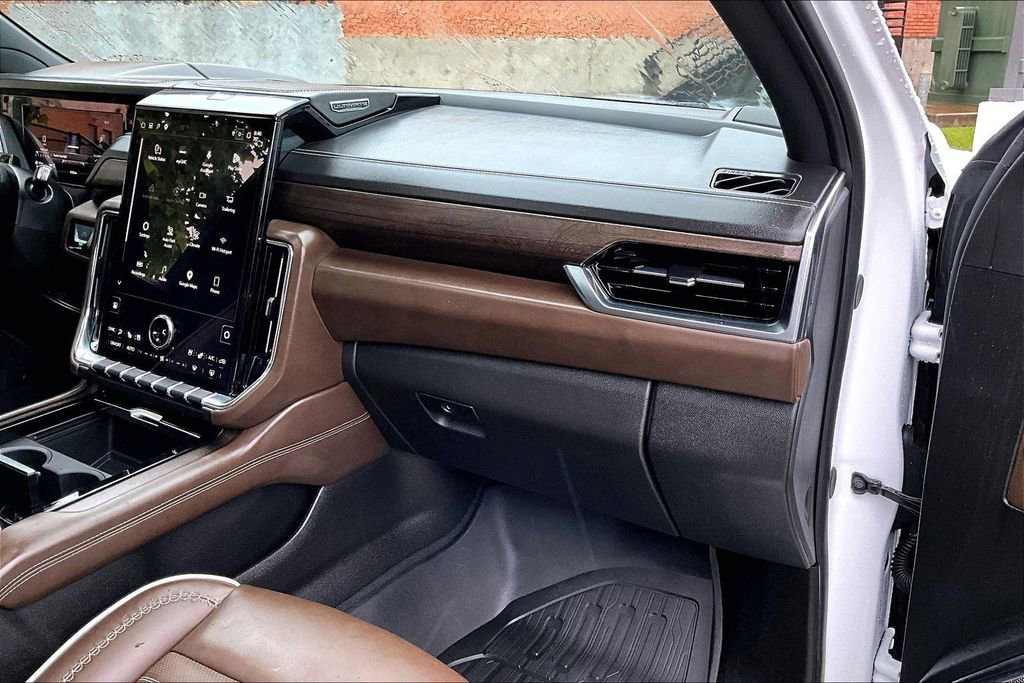 Used 2026 GMC Yukon XL Denali Ultimate w/ LPO, Floor Liner Package AWD/4WD image 23