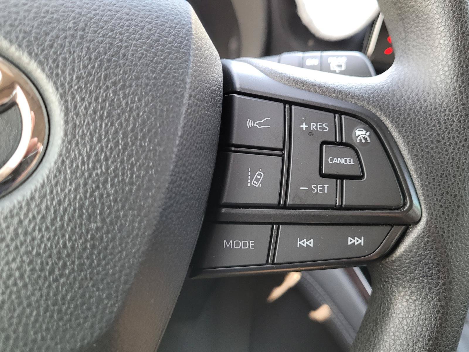 Used 2023 Toyota Sienna LE w/ LE Plus Package FWD image 8