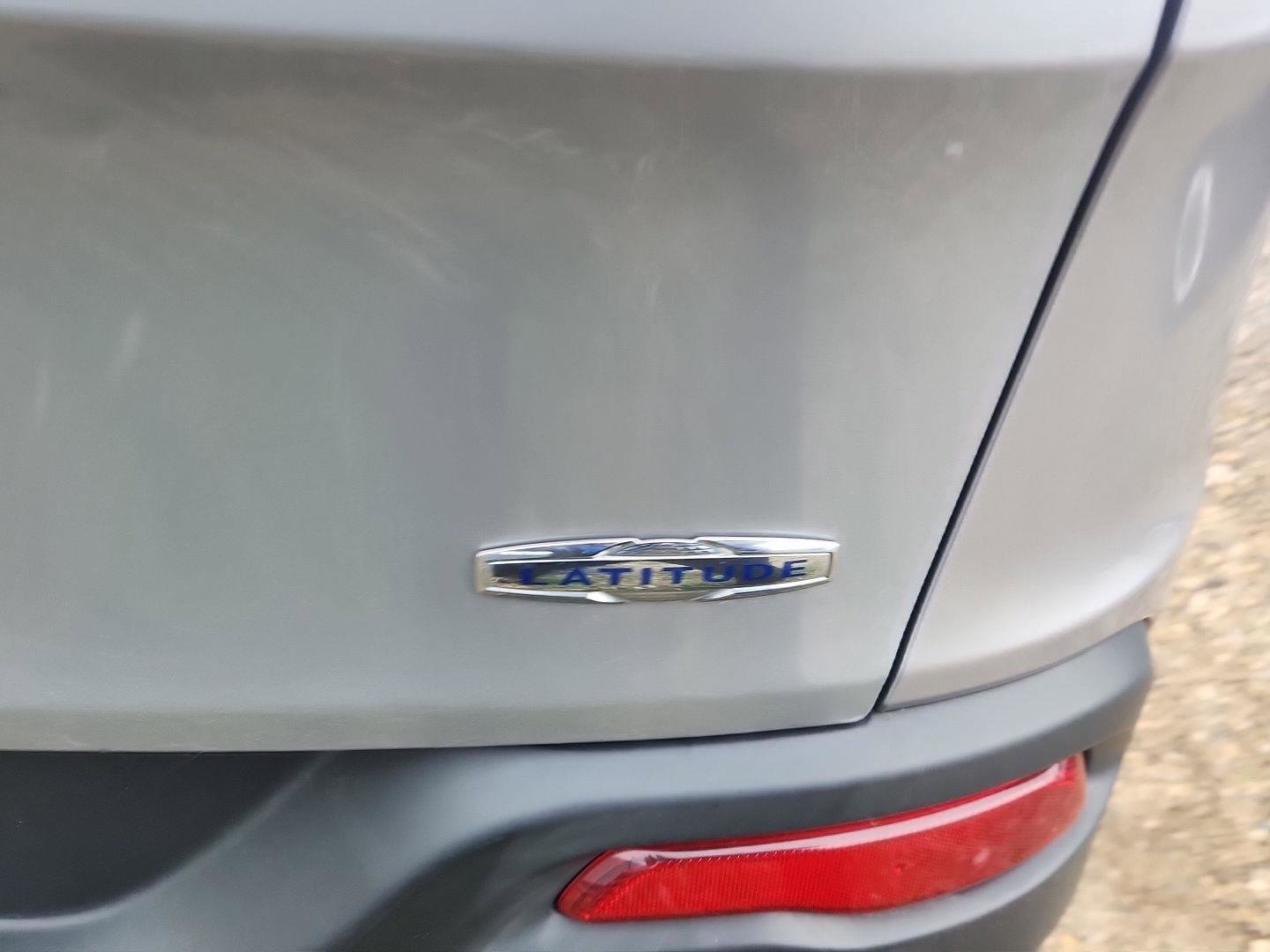 Used 2014 Jeep Cherokee Latitude w/ Cold Weather Group image 5