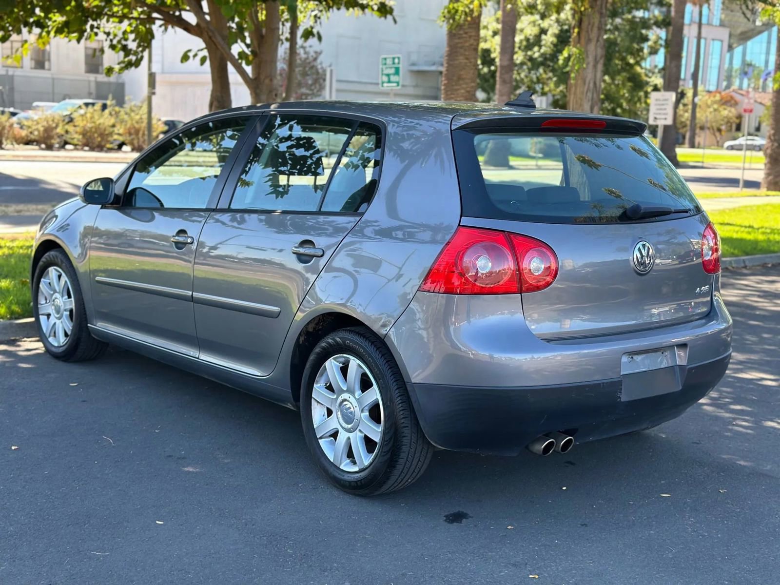 Used 2008 Volkswagen Rabbit S image 24