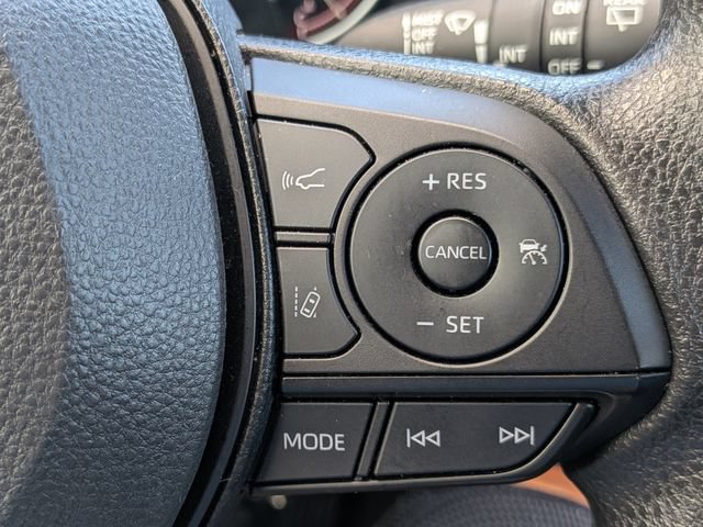 Used 2025 Toyota RAV4 XLE FWD image 25
