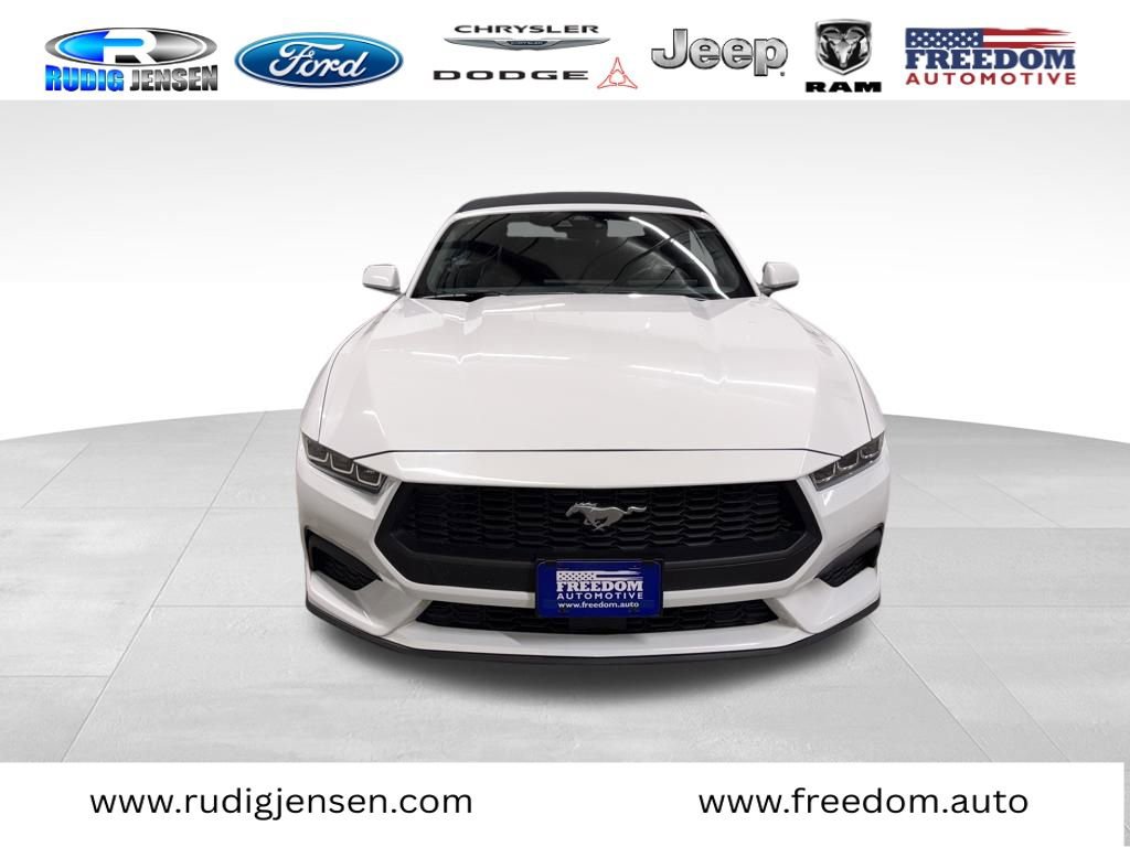 Used 2024 Ford Mustang Convertible image 8