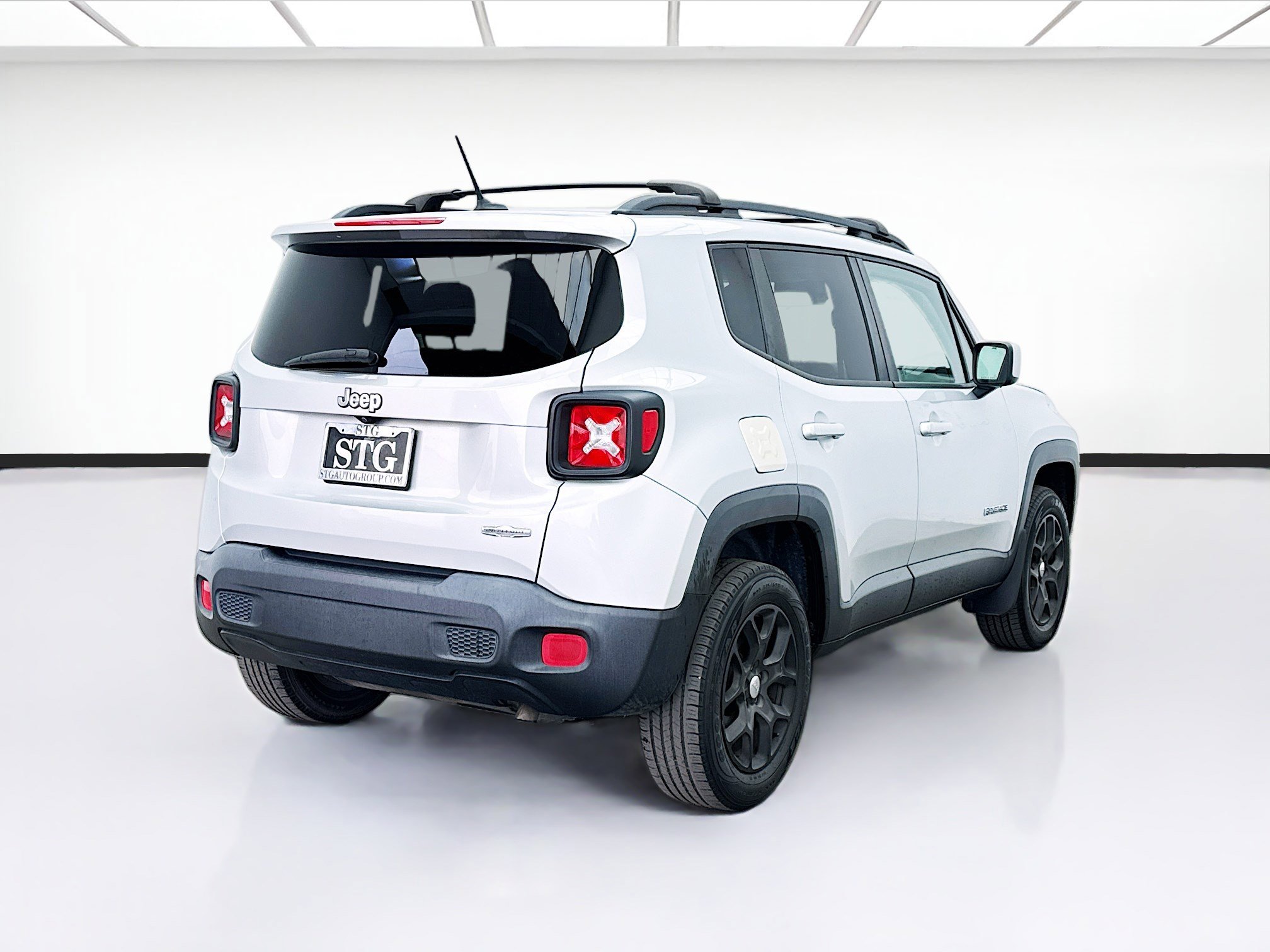Used 2015 Jeep Renegade Latitude image 4