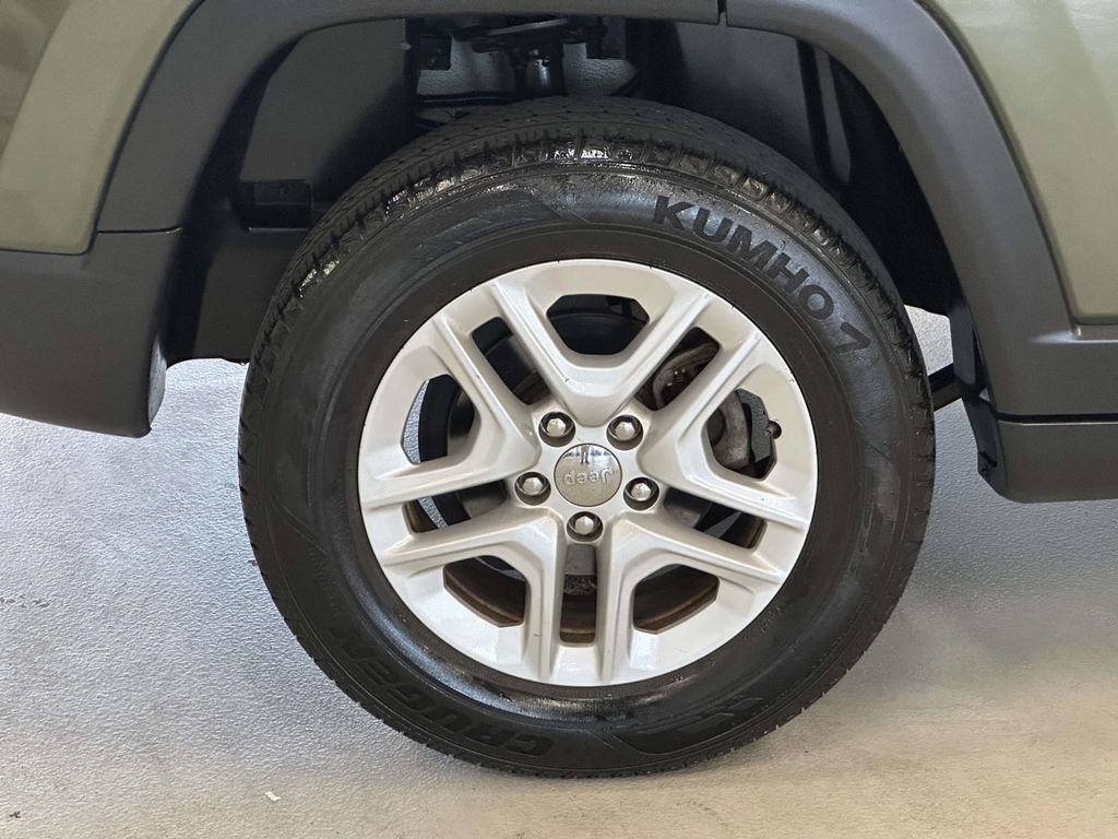 Used 2017 Jeep Compass Sport w/ Cold Weather Group AWD/4WD image 8