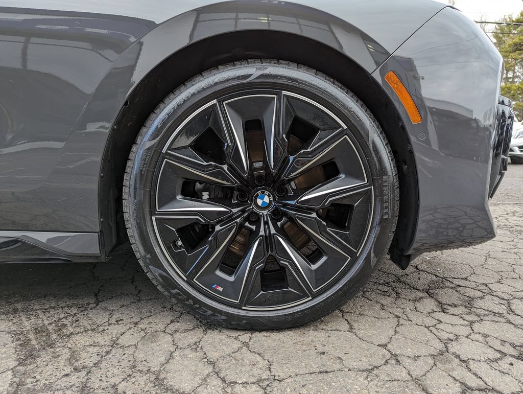 Used 2023 BMW 760i xDrive AWD/4WD image 54