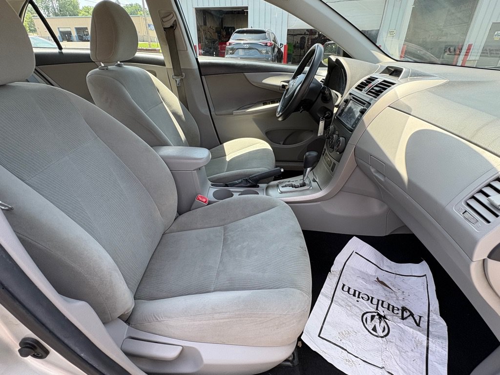 Used 2013 Toyota Corolla LE FWD image 16