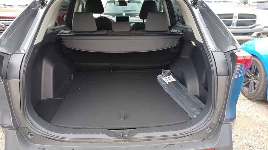 Used 2025 Toyota RAV4 XLE w/ Convenience Package image 9