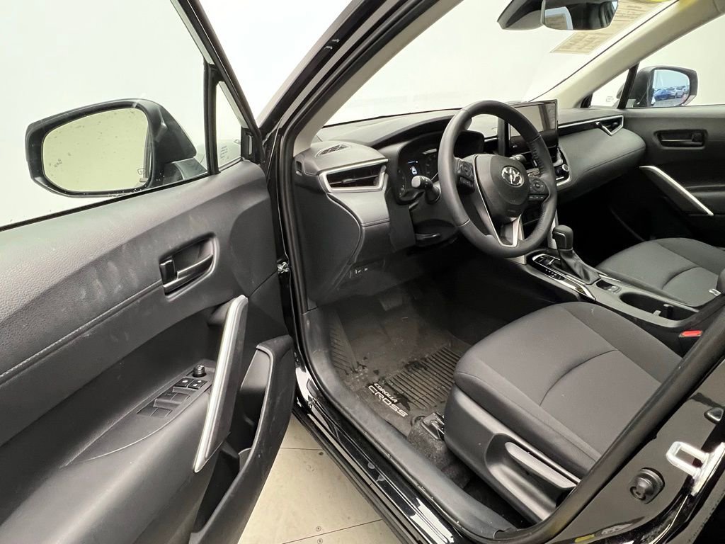 Used 2024 Toyota Corolla Cross LE image 21