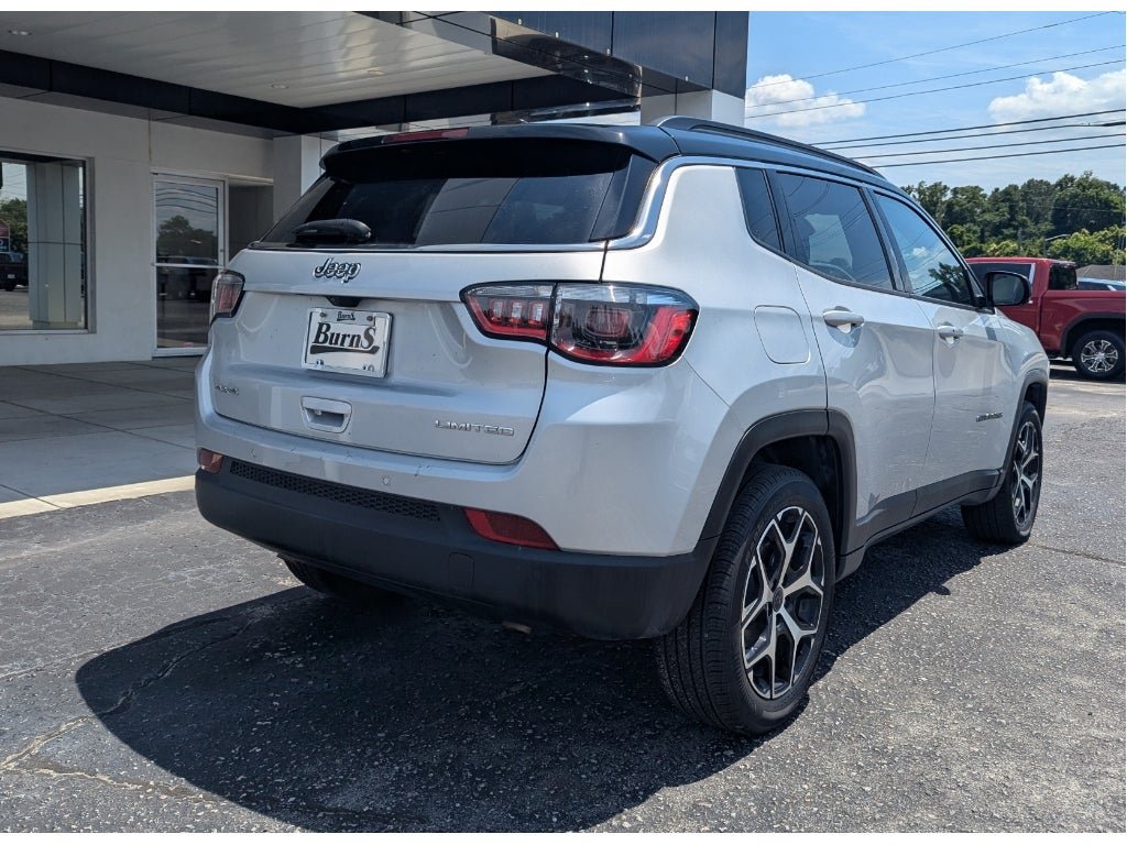 Used 2025 Jeep Compass Limited AWD/4WD image 3