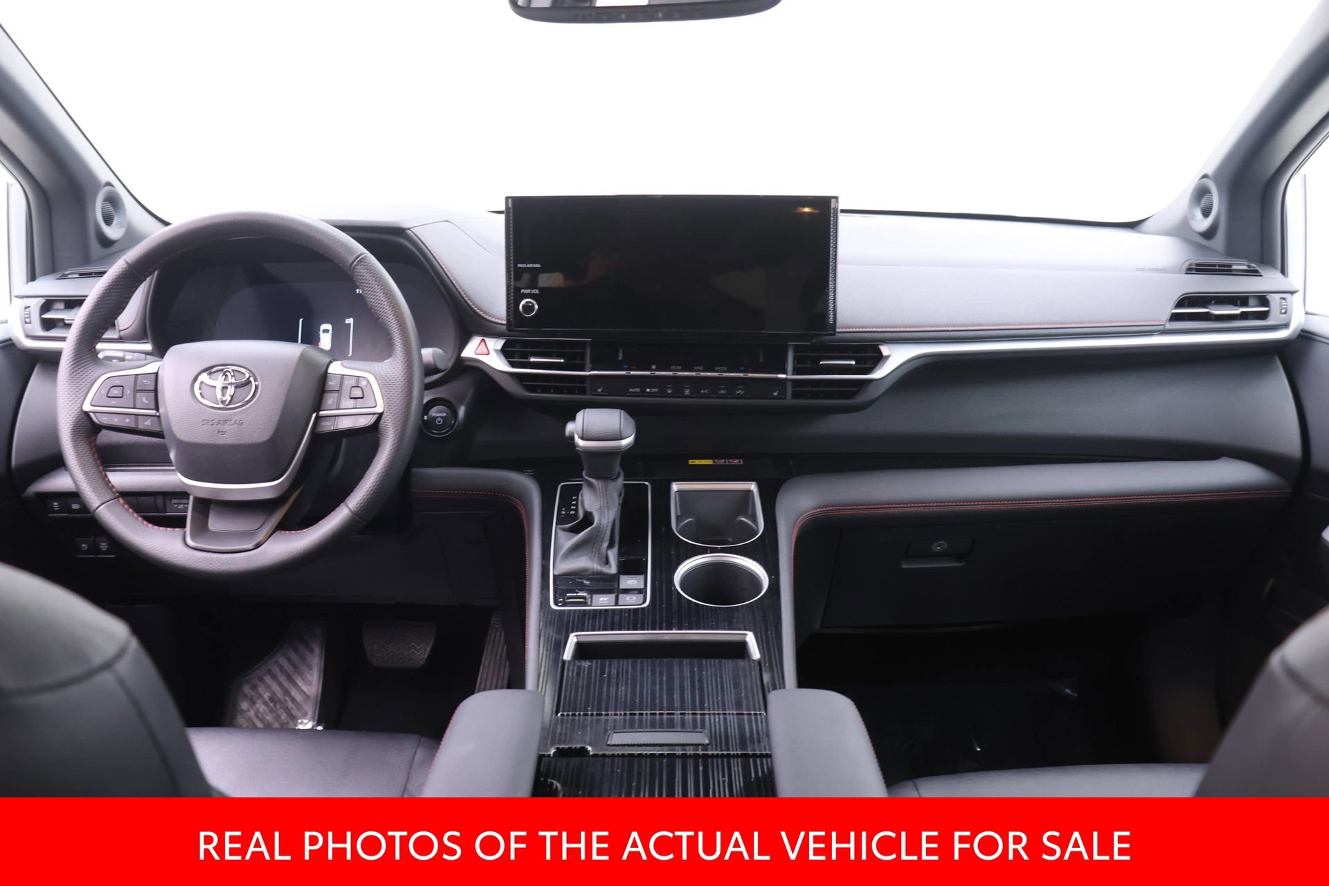 Certified 2025 Toyota Sienna XSE w/ XSE Plus Package FWD image 5