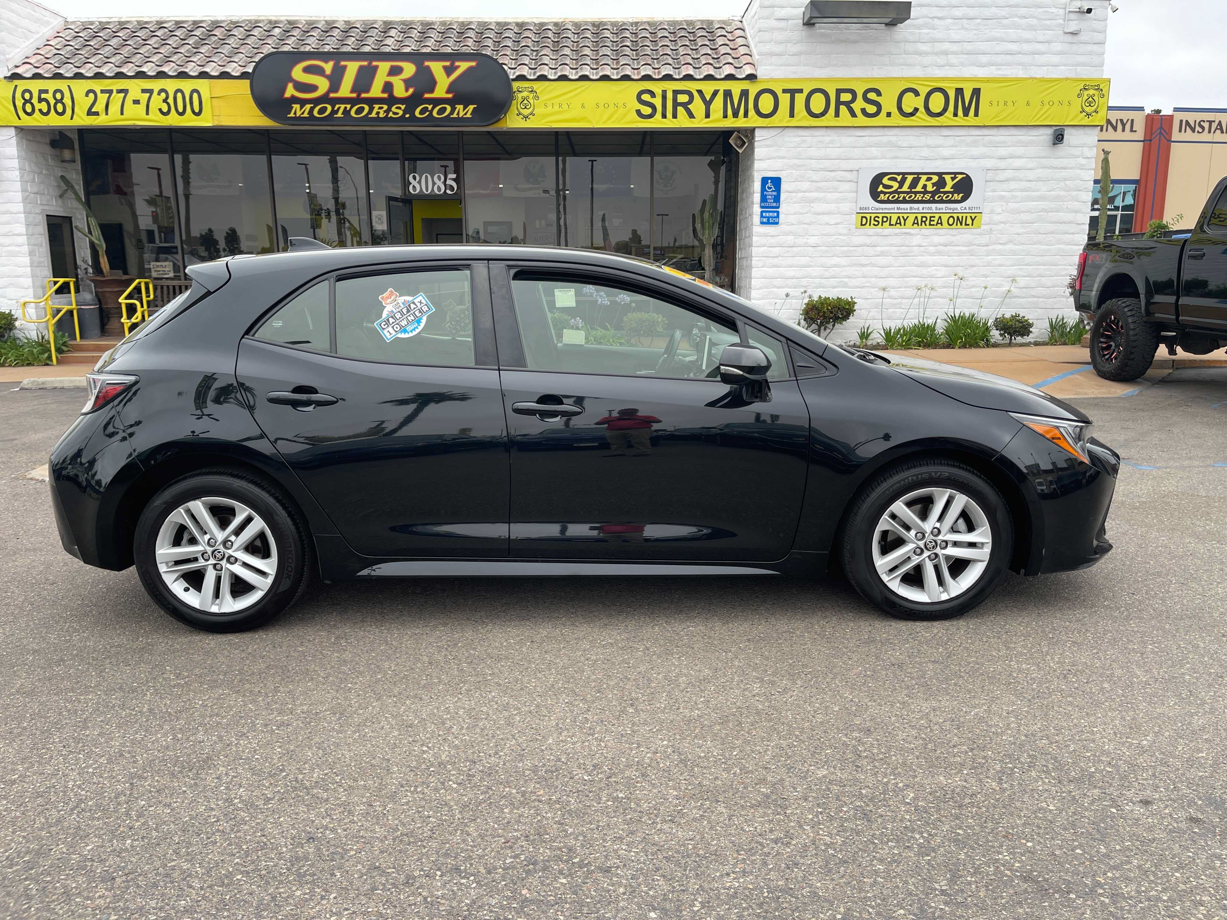 Used 2022 Toyota Corolla SE w/ SE Preferred Package FWD image 2