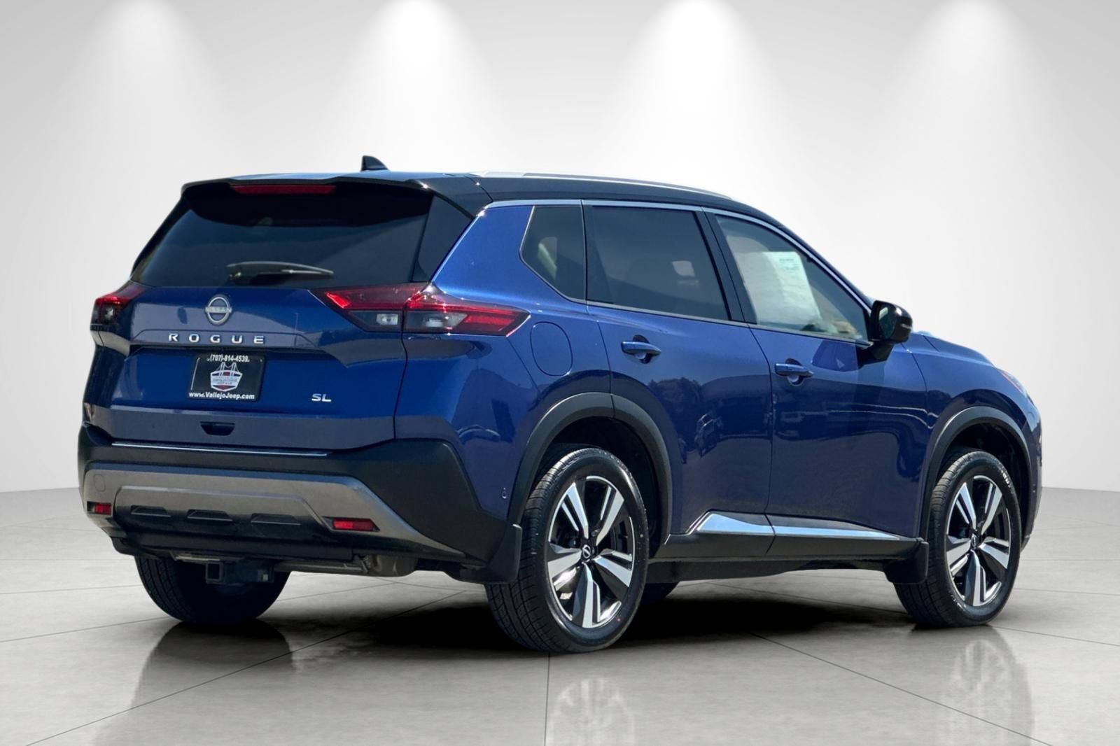 Used 2023 Nissan Rogue SL w/ SL Premium Package FWD image 4