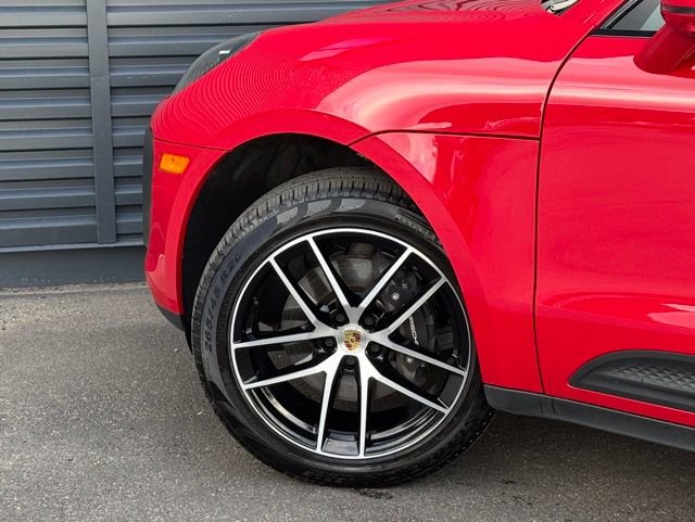Certified 2025 Porsche Macan image 12