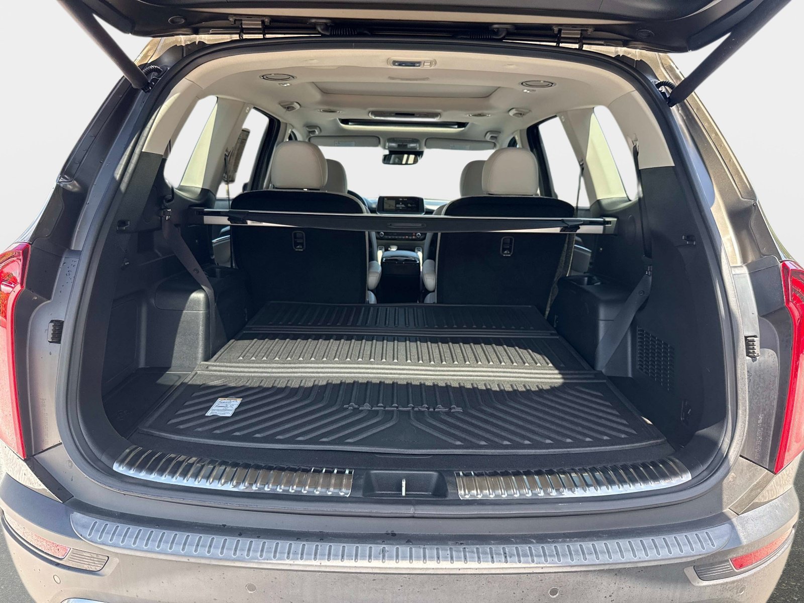 Used 2020 Kia Telluride SX w/ Towing Package FWD image 9