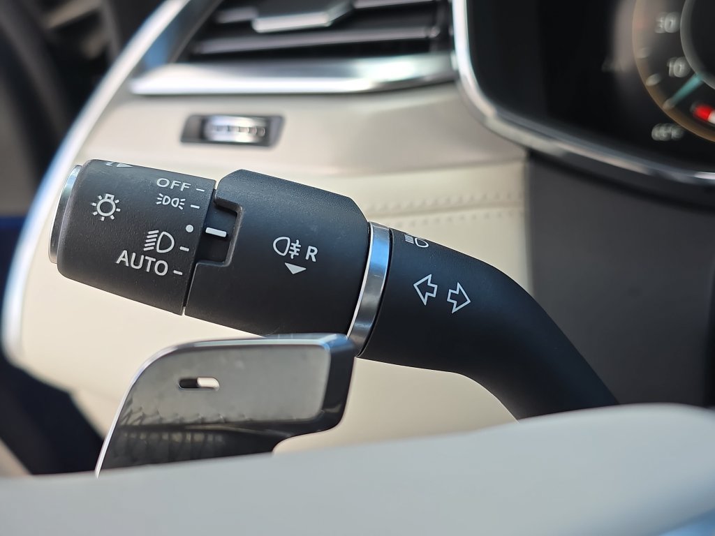 Certified 2025 Jaguar F-PACE R-Dynamic S AWD/4WD image 26