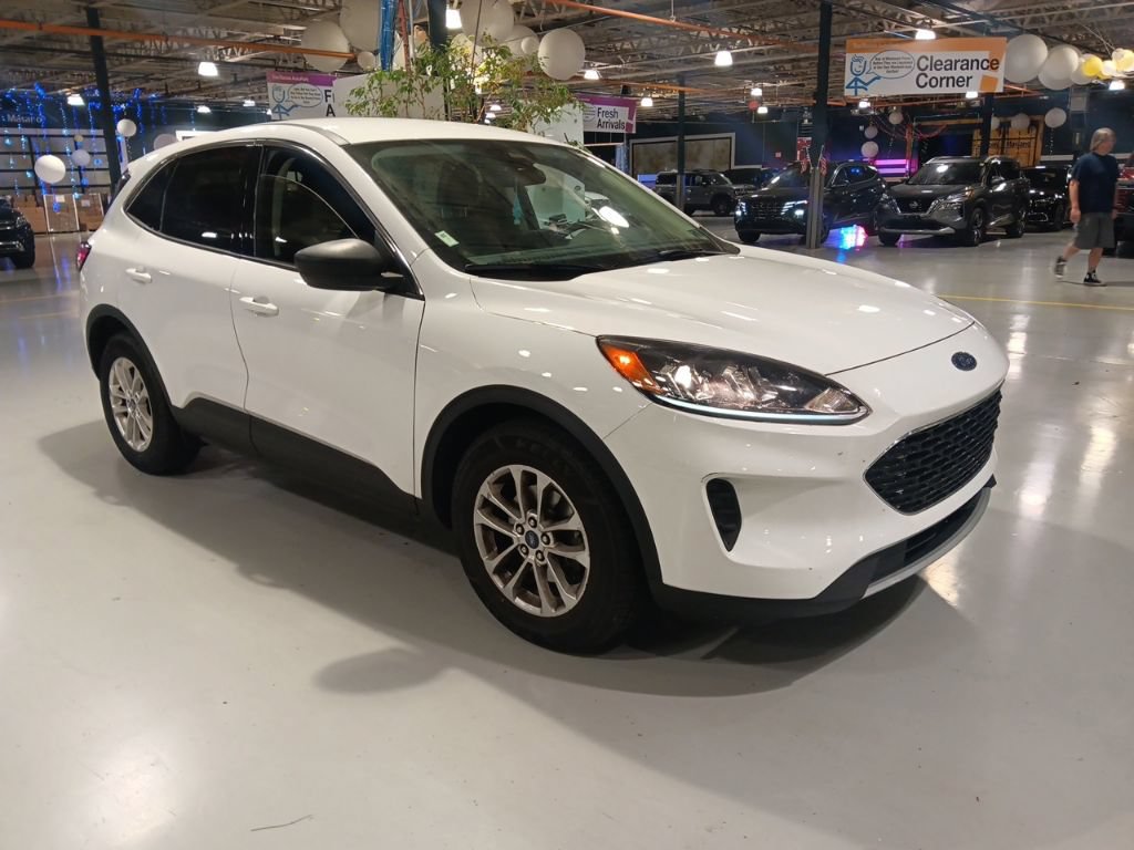 Used 2022 Ford Escape SE w/ Convenience Package FWD image 4