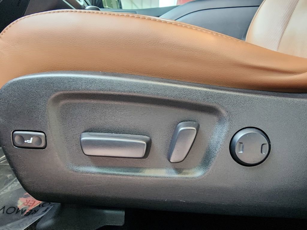 Used 2019 Toyota Highlander Limited FWD image 19