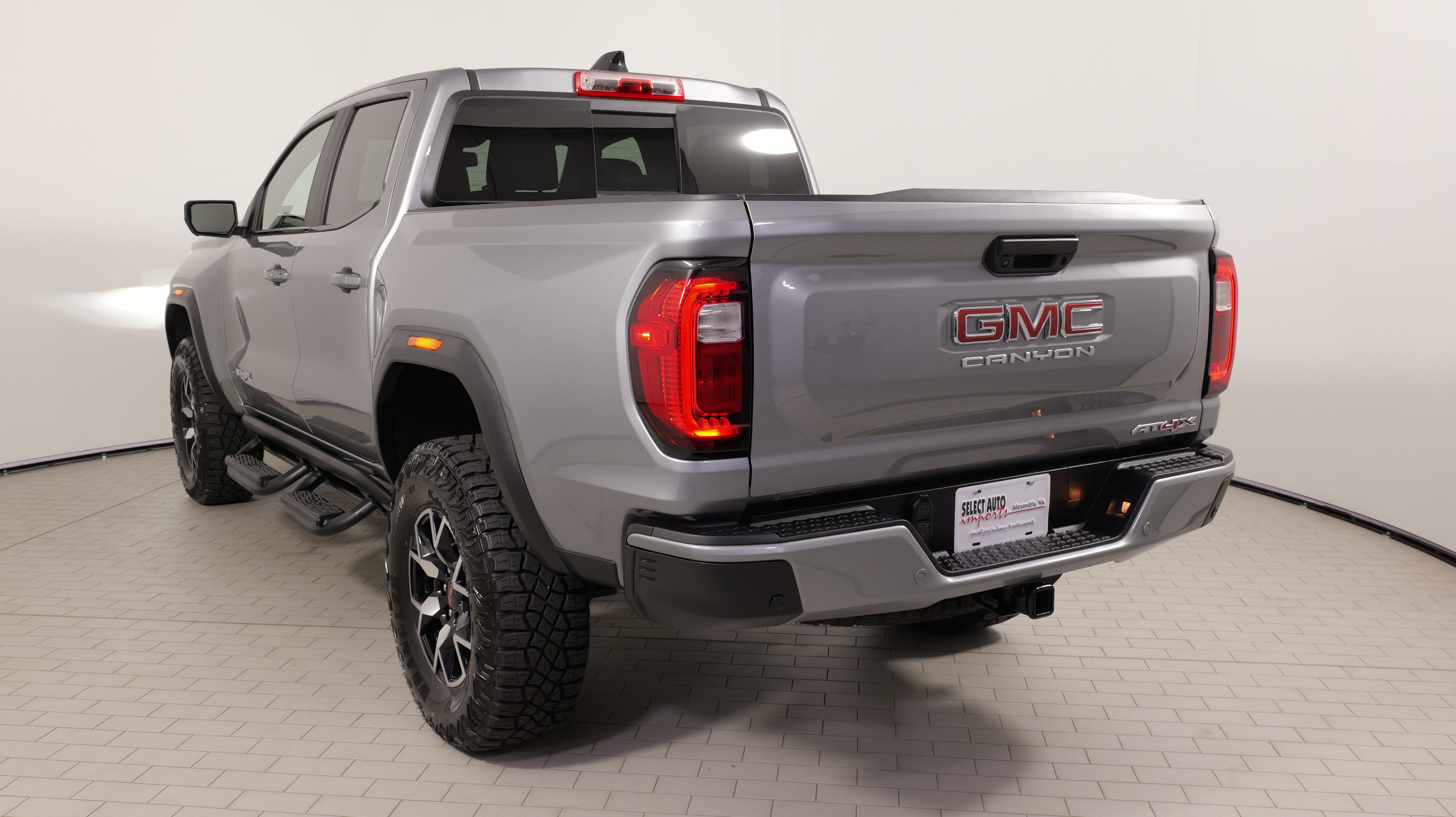 Used 2024 GMC Canyon AT4X AWD/4WD image 16