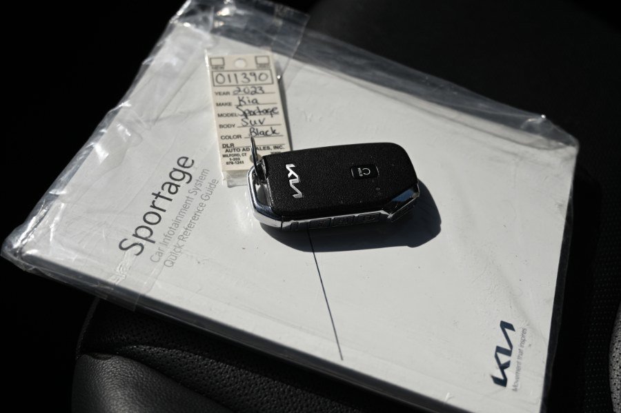 Used 2023 Kia Sportage SX AWD/4WD image 32