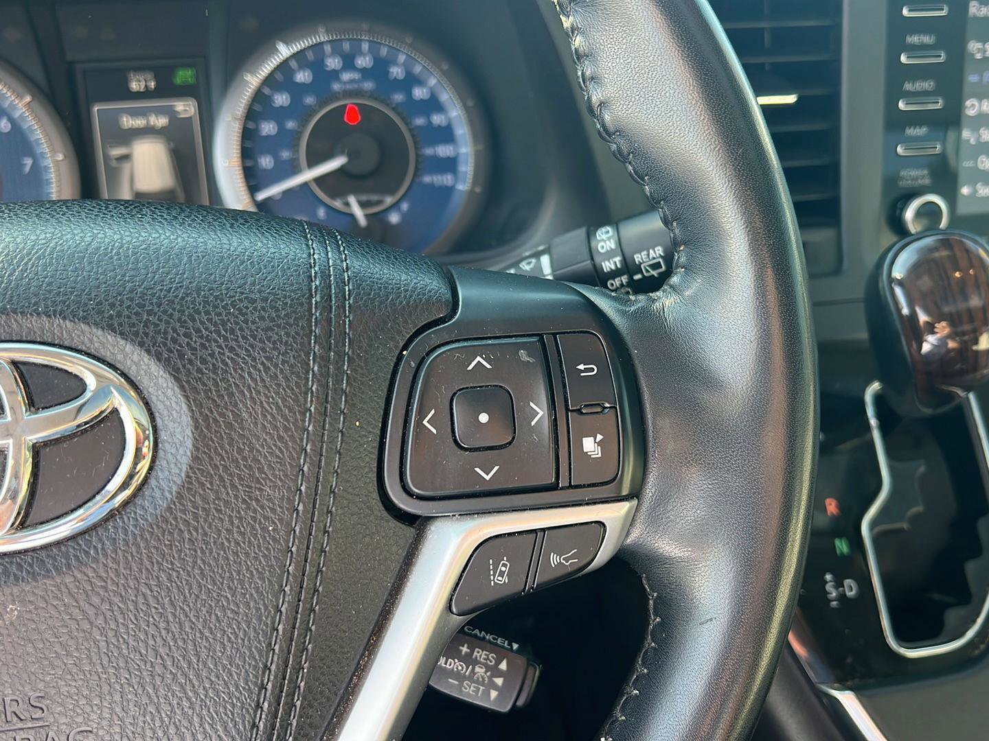 Used 2018 Toyota Sienna Limited Premium image 22