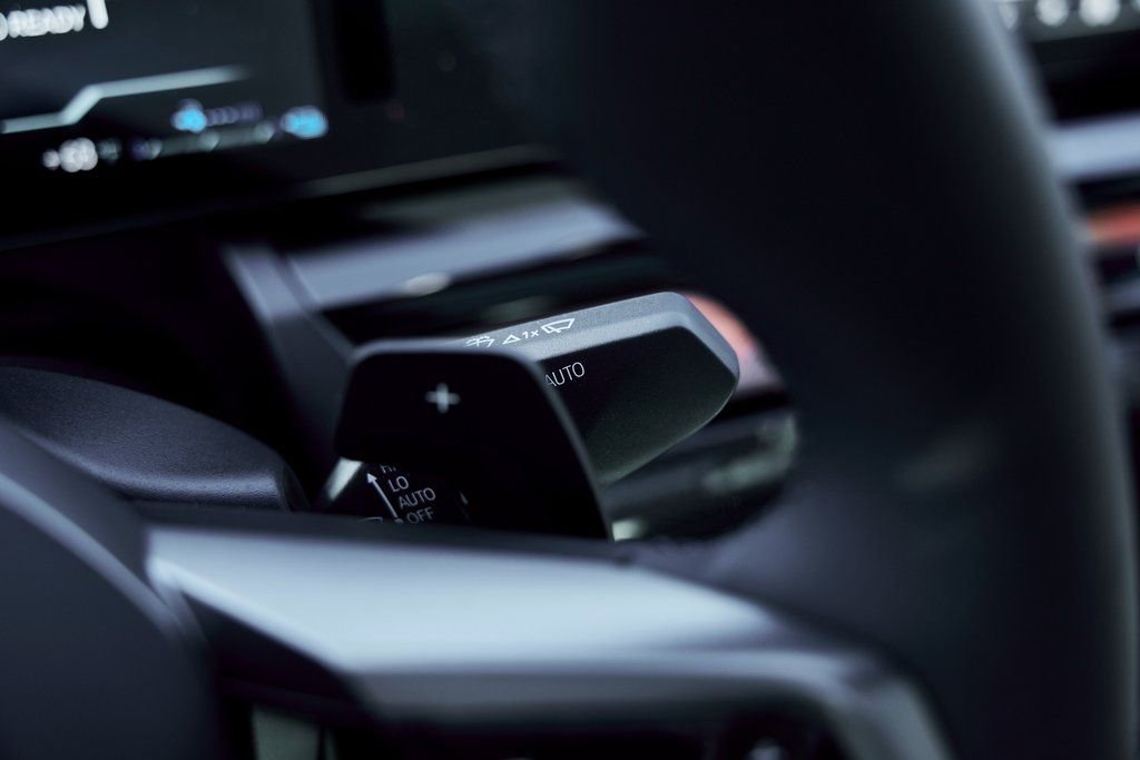 Used 2026 BMW 550e xDrive image 58