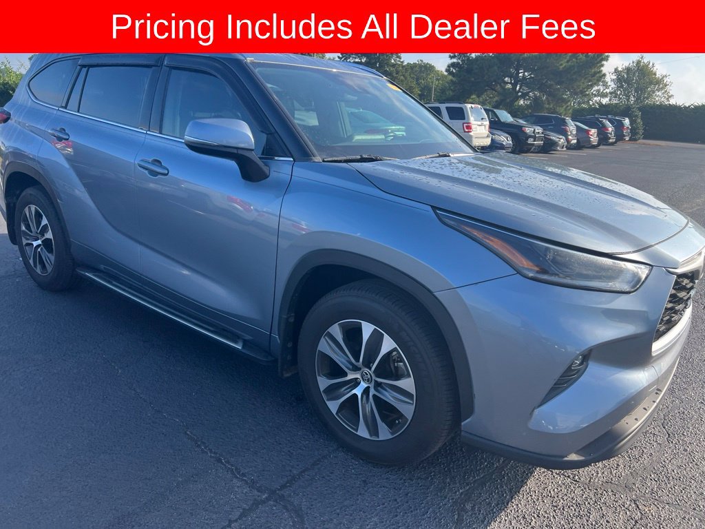 Used 2021 Toyota Highlander XLE AWD/4WD image 16